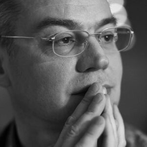 Официальный представитель галереи художника Николай Козлов artmaison